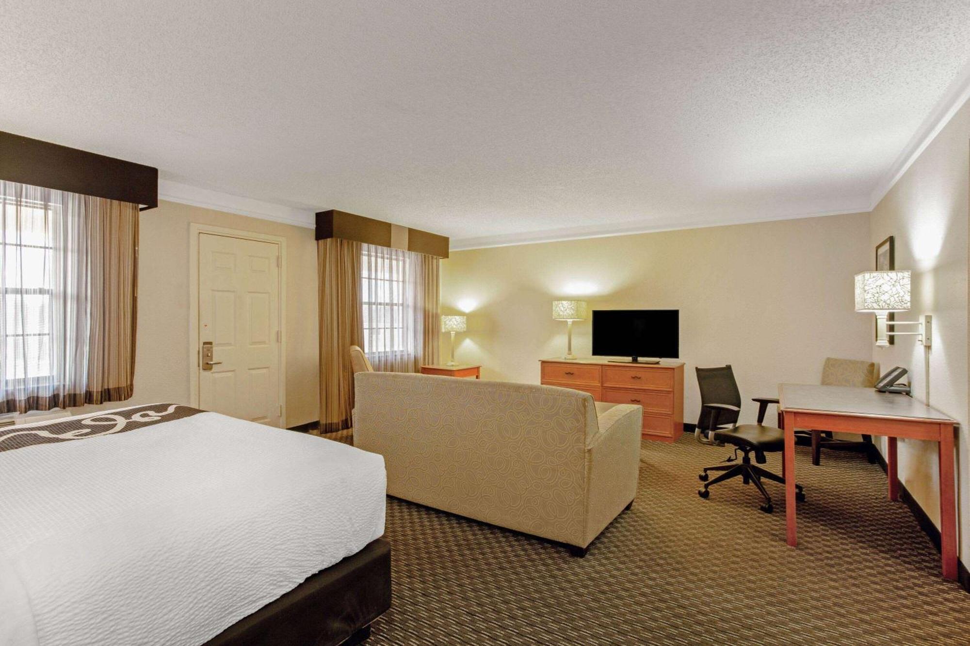 La Quinta By Wyndham And Conference Center Hotel