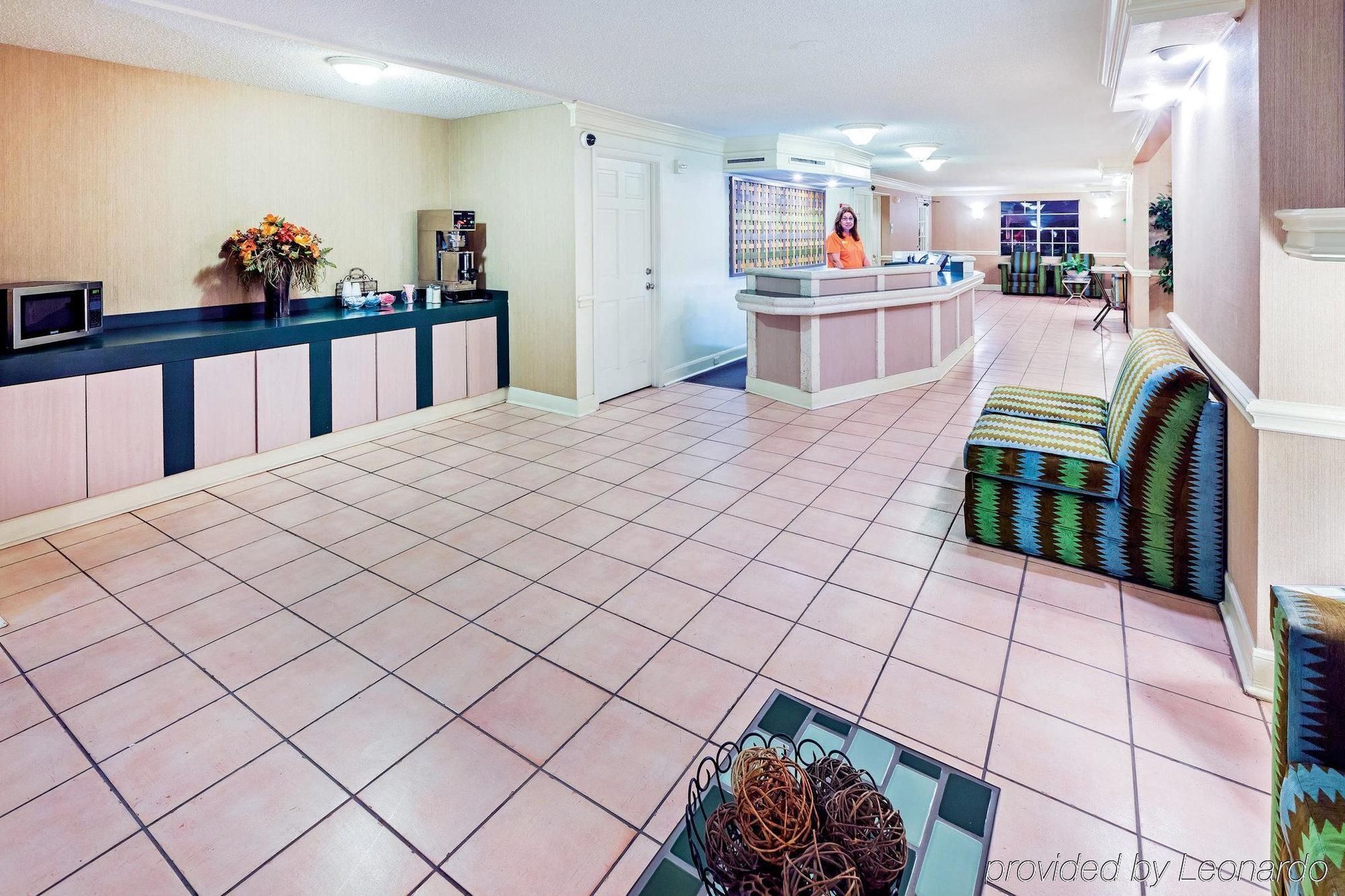 La Quinta By Wyndham And Conference Center Hotel